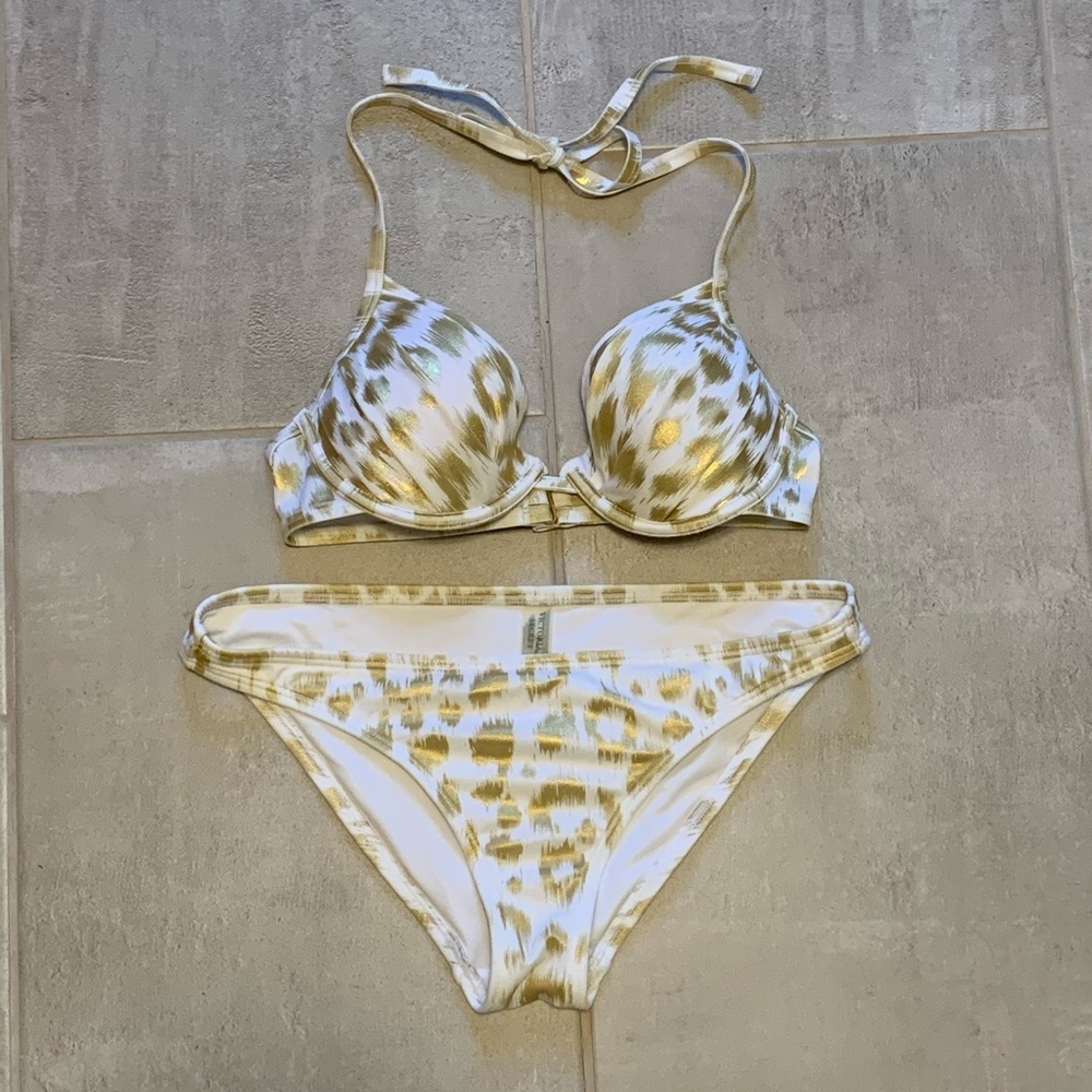 Victoria’s Secret bikini